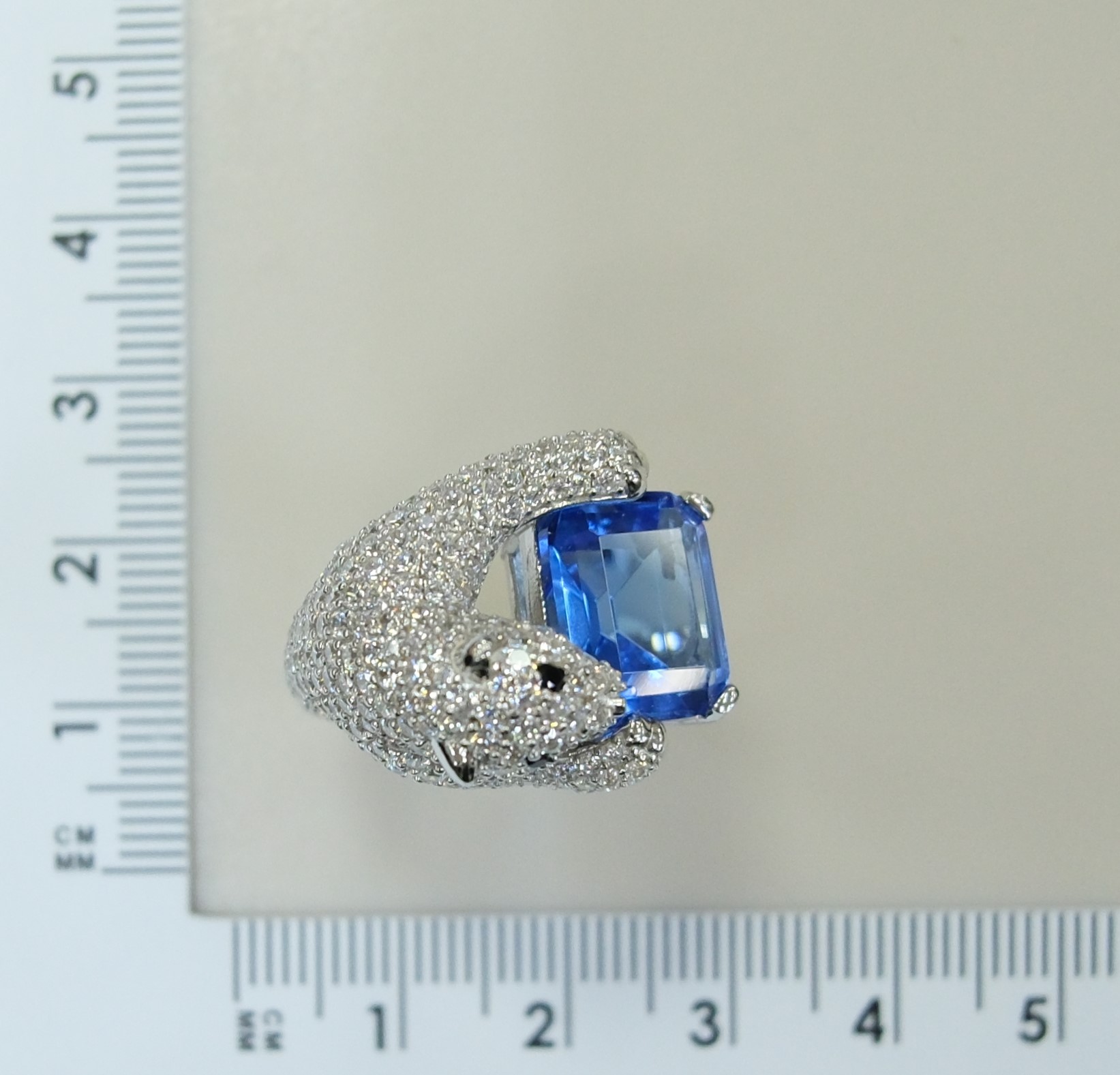 Серебряное кольцо с кубическим цирконием